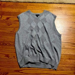 XL van Heusen sweater, vest, light gray